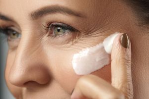 alt="Best Moisturizer for Aging Skin"