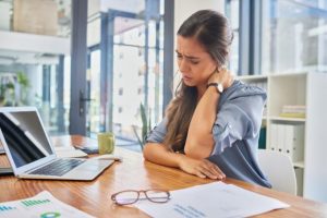 alt="Les 100 symptômes de la fibromyalgie"