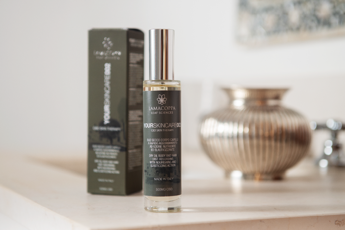 Cosmetici con CBD | 4 Formule per la Pelle Stressata che rassodano, idratano e rinnovano la pelle Olio CBD Viso Corpo Capelli
